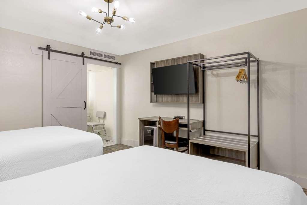 Hotel On Monroe Rochester Room photo